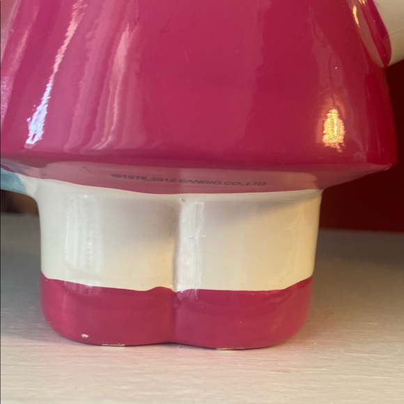 Hello Kitty Pink and White Figurine - Picture 5 of 13